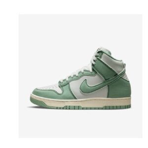 Nike High-Top Sneakers in Mint and White
